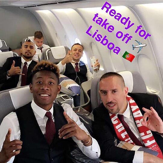 Vorfreude, die man sonst nur aus dem Urlaubsflieger nach Malle kennt: Vidal, Rafinha, Alaba und Ribéry.