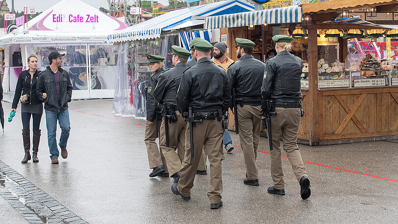 Während der Wiesn hat die Polizei eine eigene Wache auf dem Festgelände.