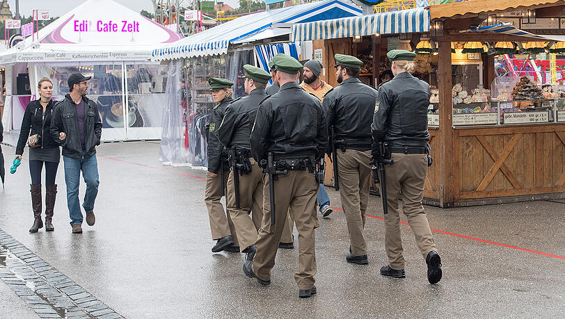 Während der Wiesn hat die Polizei eine eigene Wache auf dem Festgelände. Während der Wiesn hat die Polizei eine eigene Wache auf dem Festgelände.