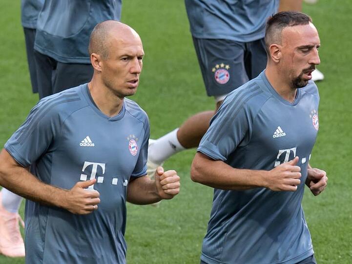 Der FC Bayern München zum Rückundenstart sowohl auf Franck Ribery als auch auf Arjen Robben verzichten. Foto: Sven Hoppe/Archiv