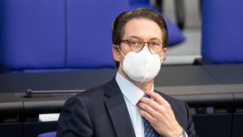 "Die Menschen müssen sich klar machen: Es geht um Gesundheitsschutz und eine gewisse Solidarität mit der Gesellschaft, nämlich dass man getestet zurückkommen muss", sagt Andreas Scheuer.