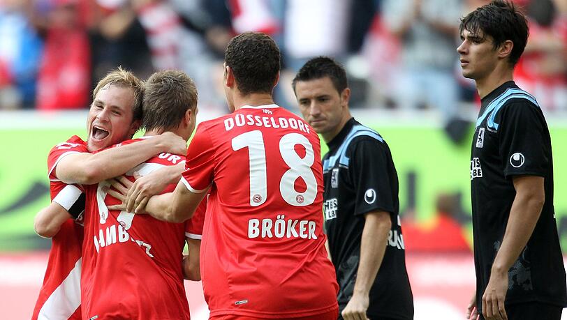 Fortuna Düsseldorf jubelt - die Löwen Rukavina und Schindler müssen zusehen. Fortuna Düsseldorf jubelt - die Löwen Rukavina und Schindler müssen zusehen.