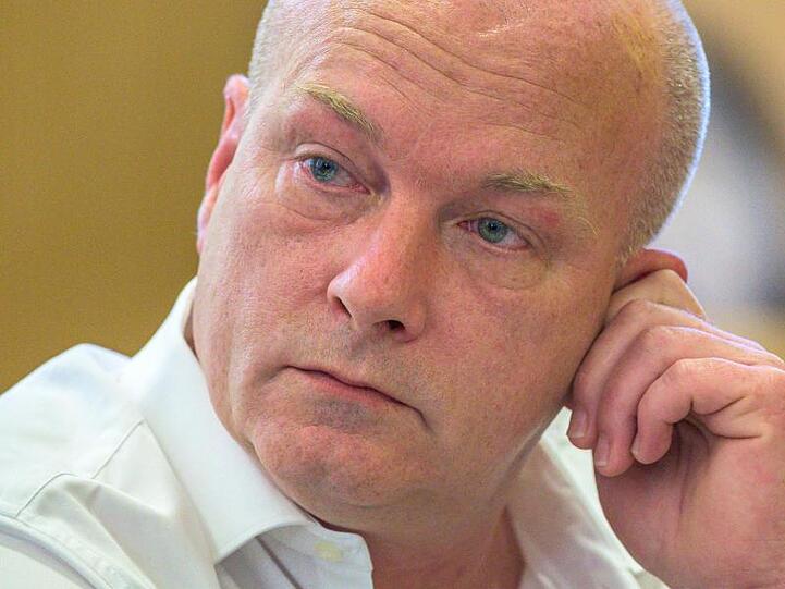 Der in einem Korruptionsprozess angeklagte suspendierte Regensburger Oberbürgermeister Joachim Wolbergs im Landgericht. Foto: Armin Weigel