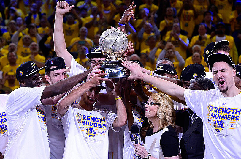 Die Golden State Warriors feiern ihren ersten Einzug in die NBA-Finals seit 40 Jahren.