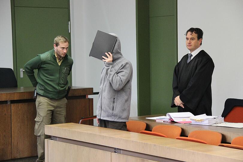 Vor dem Prozess: Sven G. mit seinem Anwalt Stefan Korn.