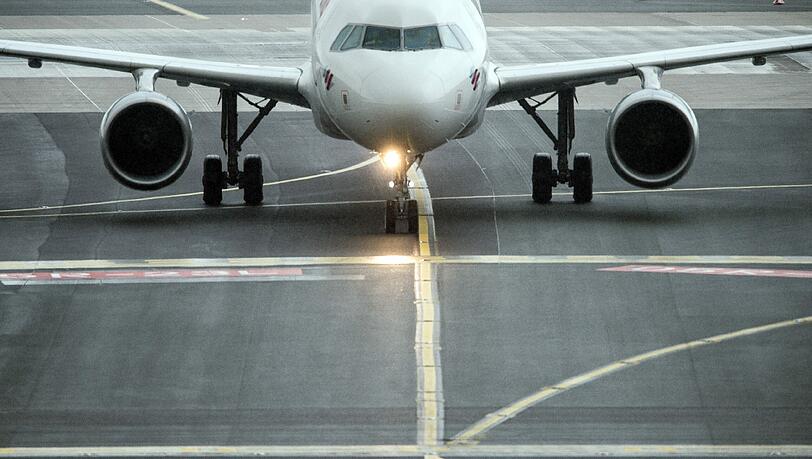 Ein Flugzeug der Lufthansa-Tochter Eurowings. (Symbolbild) Ein Flugzeug der Lufthansa-Tochter Eurowings. (Symbolbild)