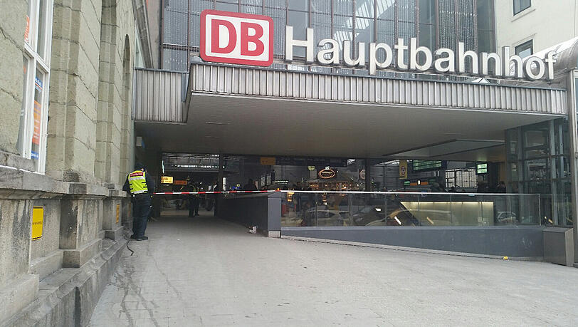 Der Hauptbahnhof wurde abgesperrt. Der Hauptbahnhof wurde abgesperrt.