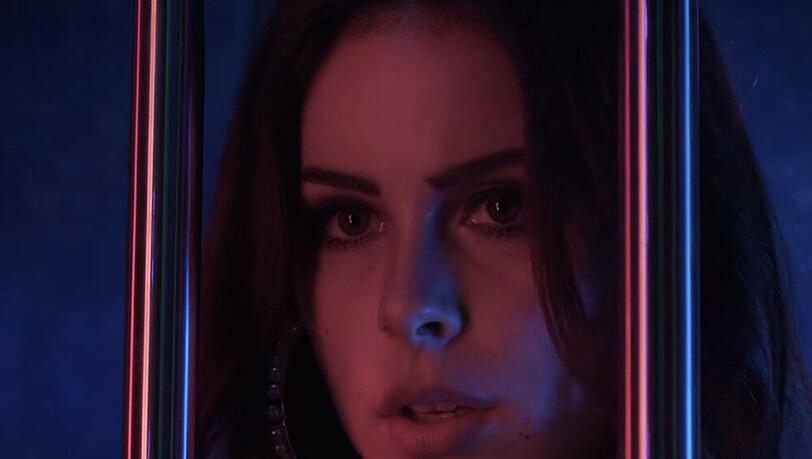 Lena im Video von MoTrip "So wie du bist" (feat. Lary) Lena im Video von MoTrip "So wie du bist" (feat. Lary)