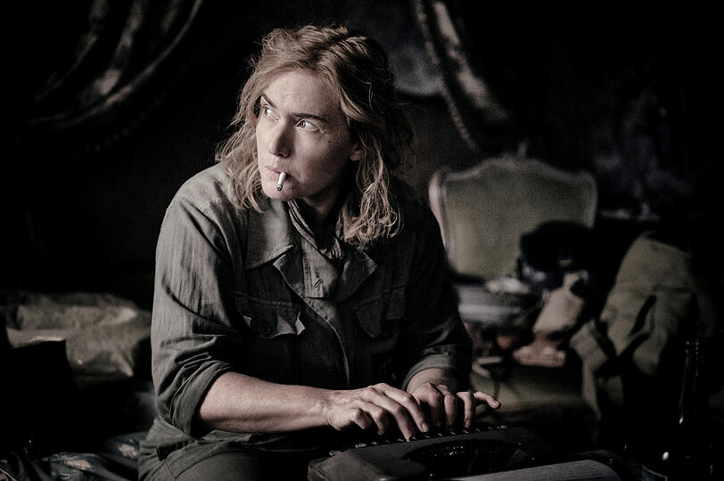 Kate Winslet als Lee Miller in einer Szene des Films "Die Fotografin".