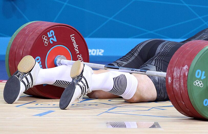 Drama um Matthias Steiner: Der Gewichtheber hat eine 196-Kilo-Hantel in den Nacken bekommen. Die Bilder.