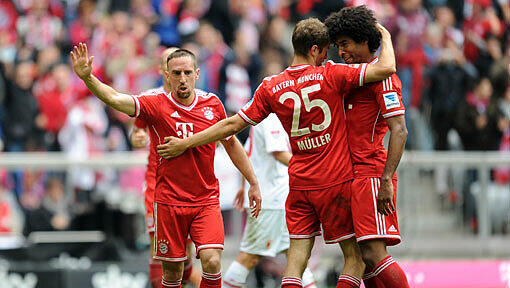 Auch im letzten Heimspiel der Saison das gewohnte Bild: Die Bayern jubeln - hier über das 1:0 von Thomas Müller gegen den FC Augsburg. Auch im letzten Heimspiel der Saison das gewohnte Bild: Die Bayern jubeln - hier über das 1:0 von Thomas Müller gegen den FC Augsburg.