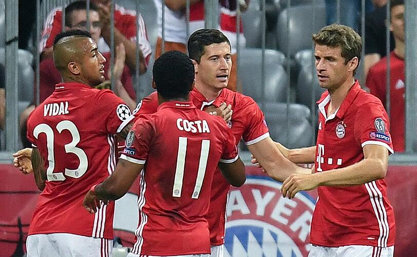DOUGLAS COSTA: NOTE 2.
Vor der Pause schwach, drehte dann mächtig auf: Legte Kimmichs 3:0  
herrlich vor, nähert sich seinem Raketen-Niveau.