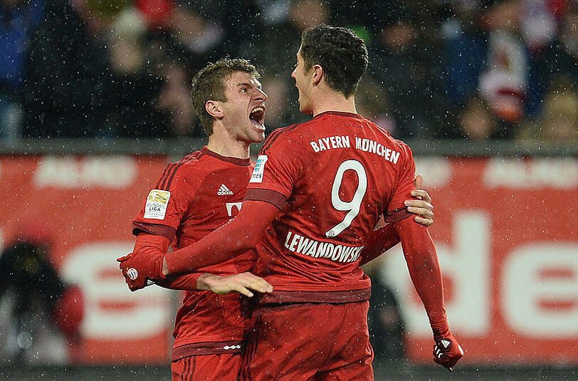 In Feierlaune: Die Bayern-Stars Thomas Müller (links) und Robert Lewandowski.