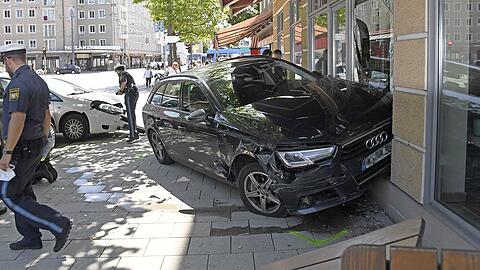 Am Montagnachmittag kam es auf der Tegernseer Landstraße zu einem Verkehrsunfall.