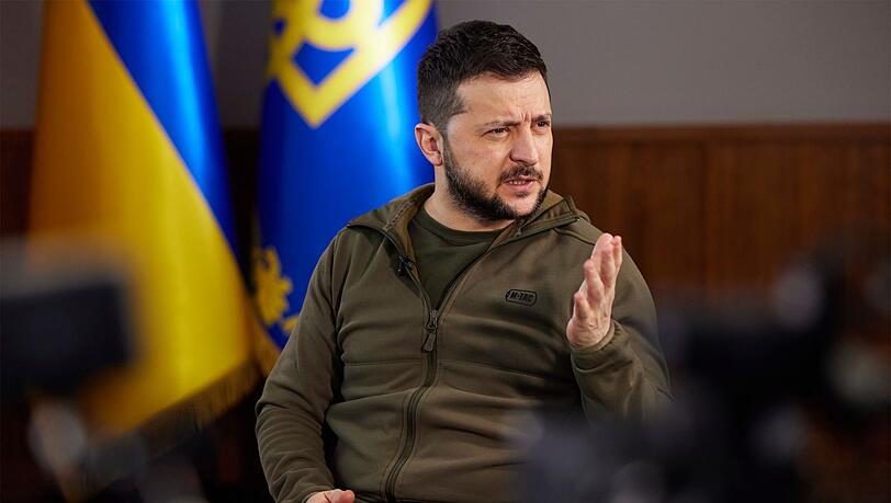 Der ukrainische Präsident Selenskyj dankte seinen Landsleuten für 50 Tage Widerstand gegen Russland. Der ukrainische Präsident Selenskyj dankte seinen Landsleuten für 50 Tage Widerstand gegen Russland.