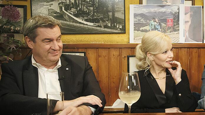 Ina Müller hat den bayerischen Ministerpräsident Markus Söder in ihre Sendung "Inas Nacht" eingeladen.