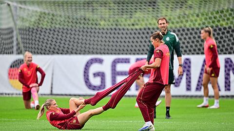Elisa Senß (l.) und Carlotta Wamser: Warm anziehen gegen Spanien?
