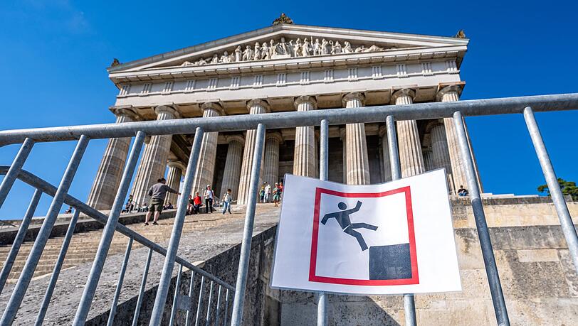 Nach einem tödlichen Unfall sind an der Walhalla vorübergehend zusätzliche Absperrungen angebracht worden.