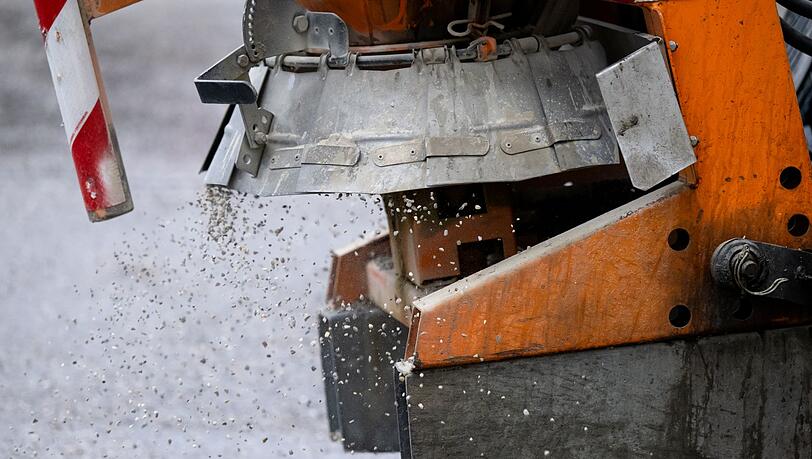 Der Winterdienst sorgt bei Eis und Schnee für freie Straßen. (Archivbild) Der Winterdienst sorgt bei Eis und Schnee für freie Straßen. (Archivbild)