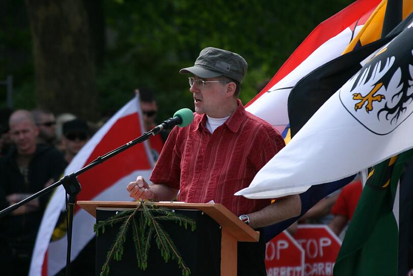 Der Münchner Neonazi-Stadtrat Karl Richter vertritt die BIA.