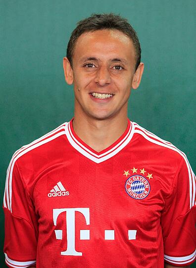 RAFINHA - NOTE 4 - Spielt um seinen Stammplatz, war aber erneut nicht mehr als ein Mitläufer. Defensiv gut, nach vorne kam nichts. Wird&rsquo;s schwer haben, wenn Lahm wieder fit ist.