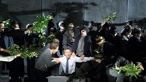 Roberto Alagna (Mitte) singt die Partie des jüdischen Goldschmieds Éléazar in der Oper &bdquo;La Juive&ldquo;.