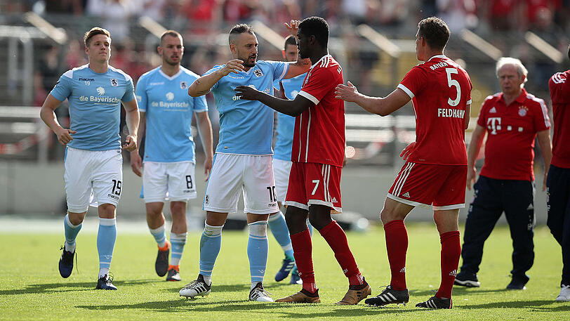 Auch Bayern-Stürmer Kwasi Wriedt (re.) kommt dazu, beide sagen sich offenbar gehörig die Meinung.