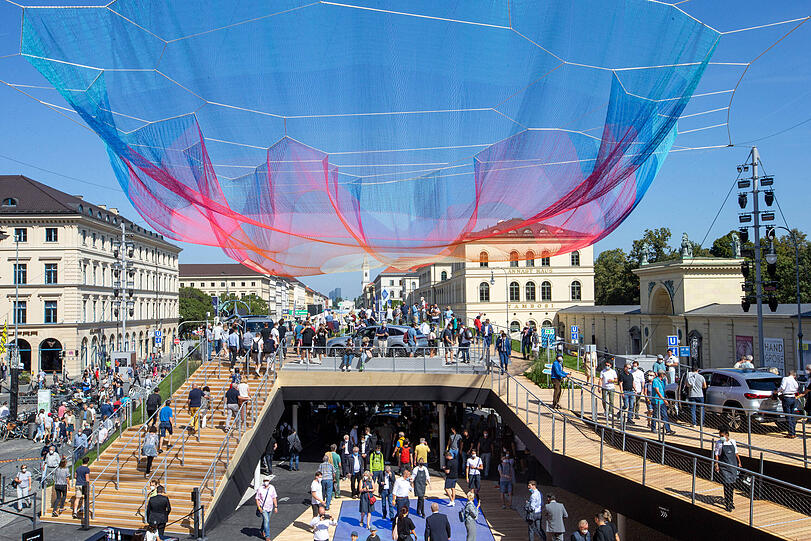 So war's im vergangenen Jahr: Open Space der IAA auf dem Odeonsplatz. Für die nächst Ausgabe will der Freistaat den Englischen Garten hergeben. (Archiv)