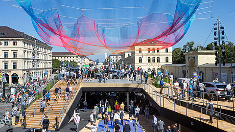 So war's im vergangenen Jahr: Open Space der IAA auf dem Odeonsplatz. Für die nächst Ausgabe will der Freistaat den Englischen Garten hergeben. (Archiv)
