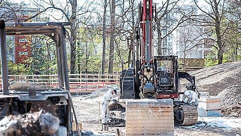 Brandanschlag am Landtag 2024: Spurensicherung an den Überresten der Baumaschinen.