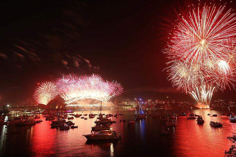 Silvester 2012 am Opernhaus und der Harbour Bridge in Sydney, Australien.
