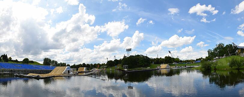 Sehen Sie hier weitere Bilder von der Strecke waghalsigen X-Fighters-Strecke auf dem Olympiasee!