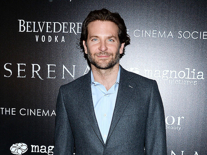 Bradley Cooper, hier bei der Premiere von "Serena", hegt Regie-Ambitionen