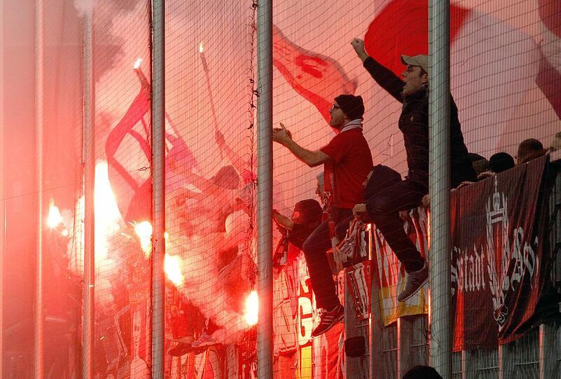 Beim Pokalspiel Duisburg gegen Köln kam es zu Vorfällen.