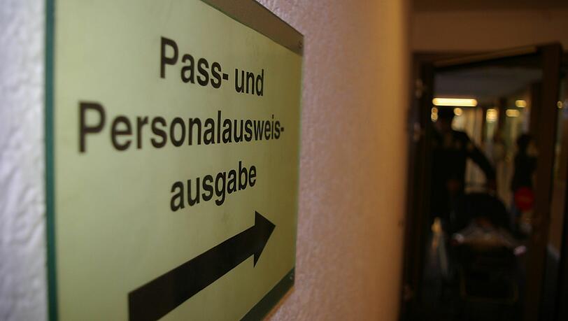Reisedokumente und Aufenhaltstitel für Ausländer können am Mittwoch nicht abgeholt werden. Reisedokumente und Aufenhaltstitel für Ausländer können am Mittwoch nicht abgeholt werden.