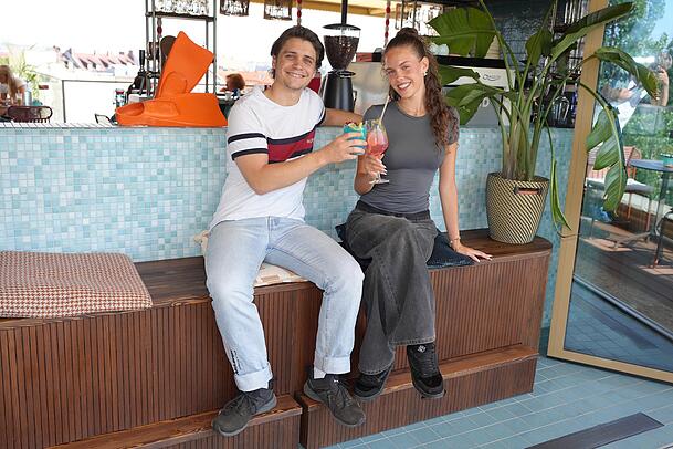 Barchef Andrea Gioffreda und Mitarbeiterin Orea Lang.