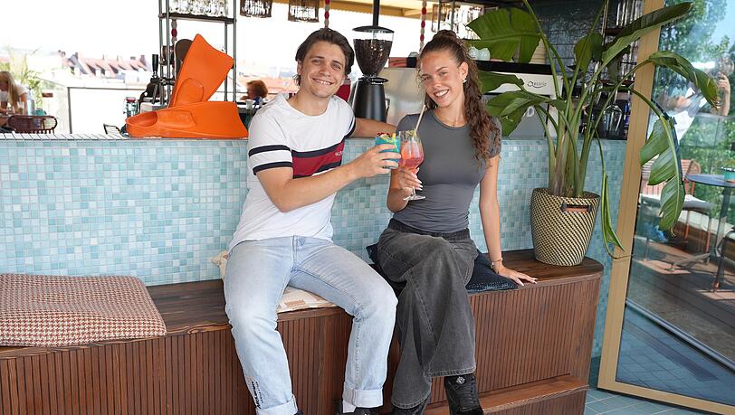Barchef Andrea Gioffreda und Mitarbeiterin Orea Lang.