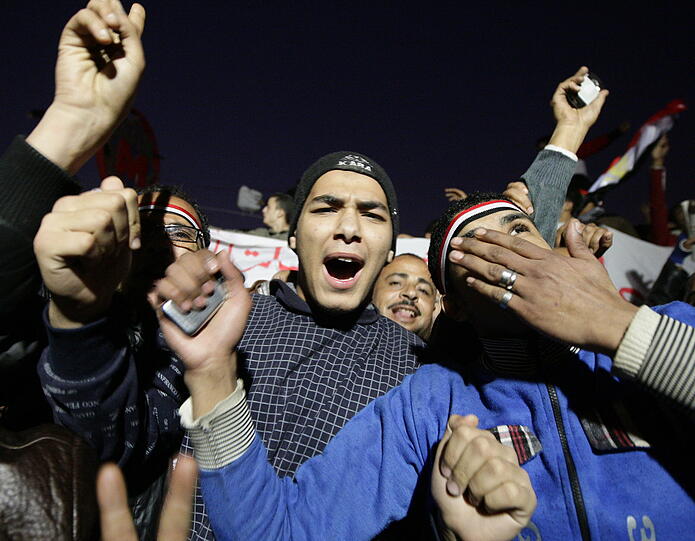 Husni Mubarak tritt zurück - und die Menschen auf Ägyptens Straßen jubeln. Mit ihrem tagelangen Protest zwangen sie den Präsidenten, sein Amt niederzulegen.