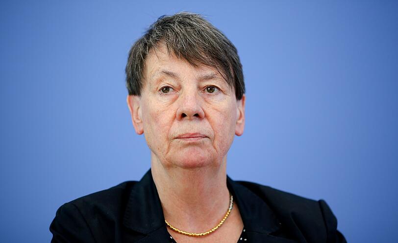 Umwelt: BARBARA HENDRICKS
(61, SPD).
Sie war Staatssekretärin für die Finanzminister Oskar Lafontaine und Hans Eichel unter Rot-Grün sowie für Peer Steinbrück in der zweiten großen Koalition.