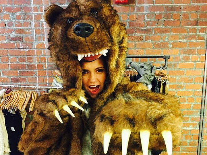 Bärenstark: Nina Dobrev