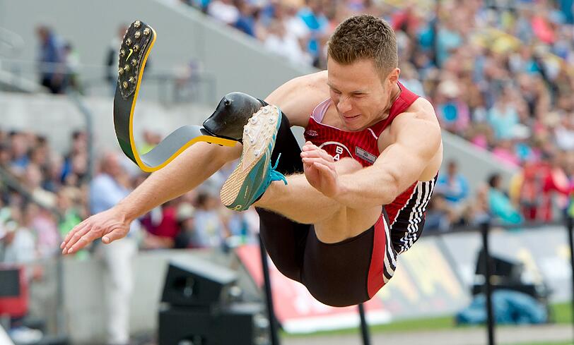 Er springt weit - und zum Teil sogar weiter als Weltklassesportler ohne Behinderung. Bei Olympia darf Markus Rehm trotzdem nicht starten.