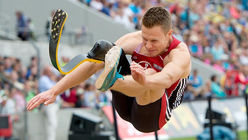 Er springt weit - und zum Teil sogar weiter als Weltklassesportler ohne Behinderung. Bei Olympia darf Markus Rehm trotzdem nicht starten. Er springt weit - und zum Teil sogar weiter als Weltklassesportler ohne Behinderung. Bei Olympia darf Markus Rehm trotzdem nicht starten.