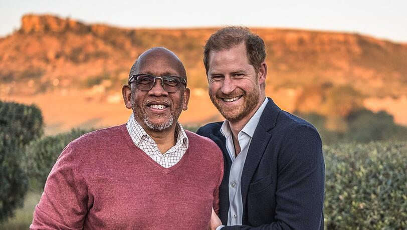 Wiedersehen mit einem alten Bekannten: Prinz Harry freut sich sichtlich, wieder auf Prinz Seeiso von Lesotho zu treffen.