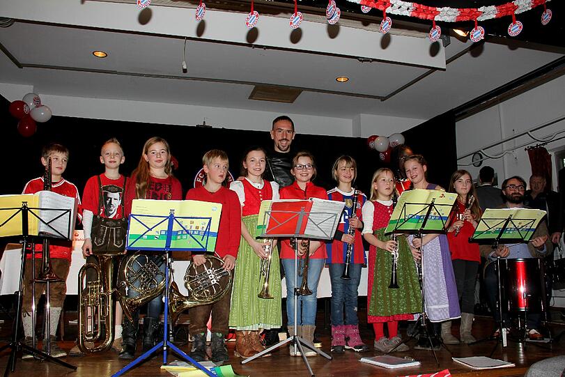 Franck Ribery reiste in extravagantem Outfit nach Tinningen zu "De Rot-Weißn Tinninger"