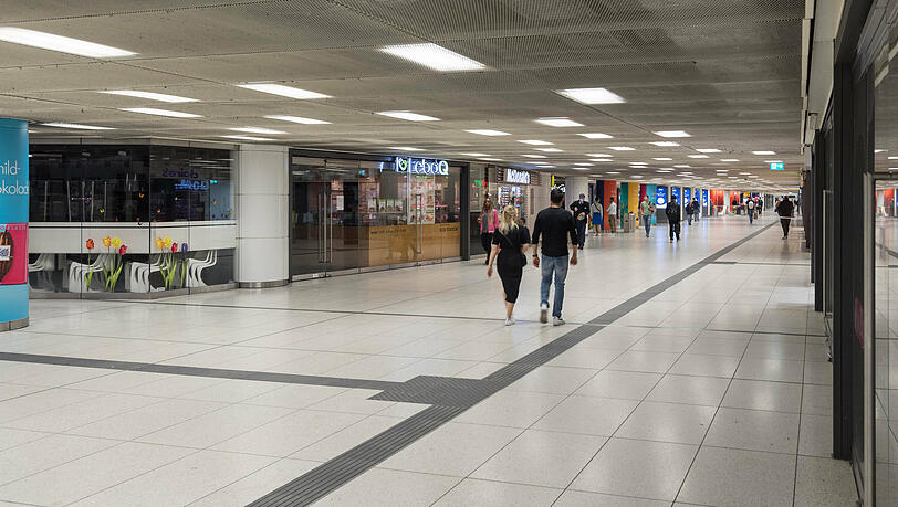 In einem Laden im Untergeschoss des Münchner Hauptbahnhofs kam es am Dienstagabend zu einem Streit um einen fehlenden Mund-Nasen-Schutz.