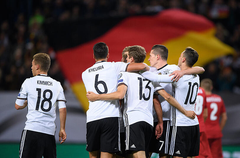 Nicht zu stoppen! Das DFB-Team feiert den Treffer von Julian Draxler zum zwischenzeitlichen 1:0.