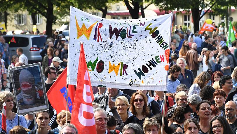 Wie hier bei einer "Ausspekuliert"-Demo brachten soziale Bewegungen in den vergangenen Jahren immer wieder viele Tausend Menschen in München auf die Straße. Die Linkspartei profitiert davon aber immer weniger.