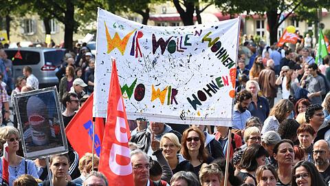 Wie hier bei einer "Ausspekuliert"-Demo brachten soziale Bewegungen in den vergangenen Jahren immer wieder viele Tausend Menschen in München auf die Straße. Die Linkspartei profitiert davon aber immer weniger.