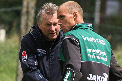 Was sollte er mit Haargel auch anfangen? Daniel Brückner (rechts) und Trainer Benno Möhlmann beschäftigen andere Themen.