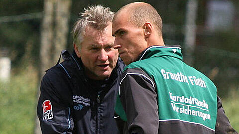 Was sollte er mit Haargel auch anfangen? Daniel Brückner (rechts) und Trainer Benno Möhlmann beschäftigen andere Themen.